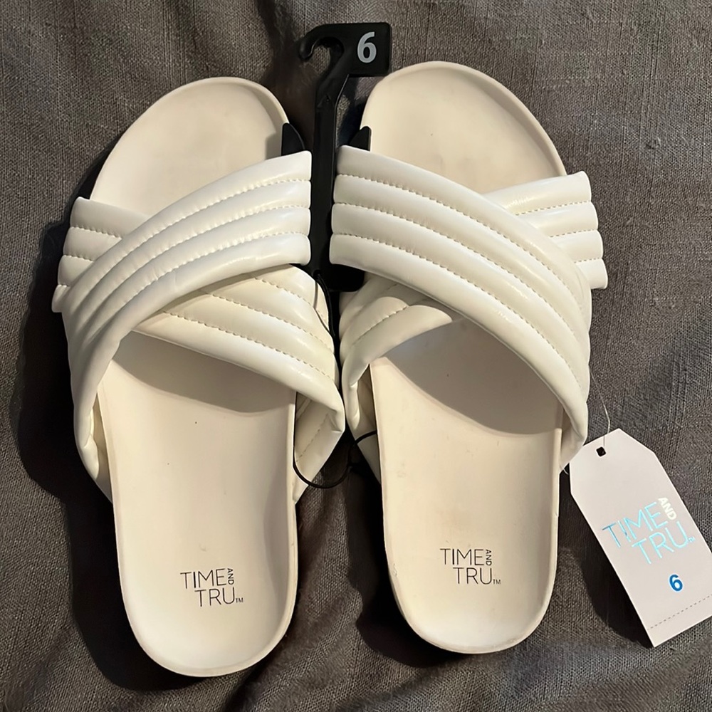 NWT Time and Tru white faux leather slides size 6 Womens sandals